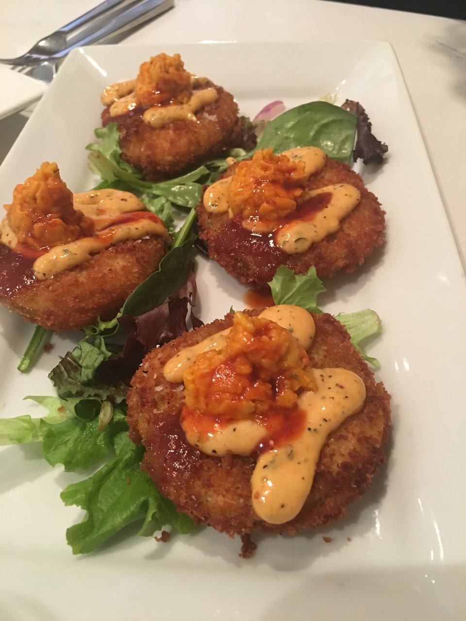 Commerce Kitchen signature dishes Shrimp & Grits, Fried Green Tomatoes, Pimento Cheese Ritz, Angus Cheeseburger, Meatloaf